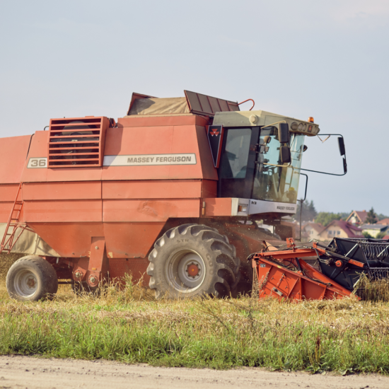 Der Riemen D28250932 für Erntemaschinen gehört zur AGCO-Gruppe